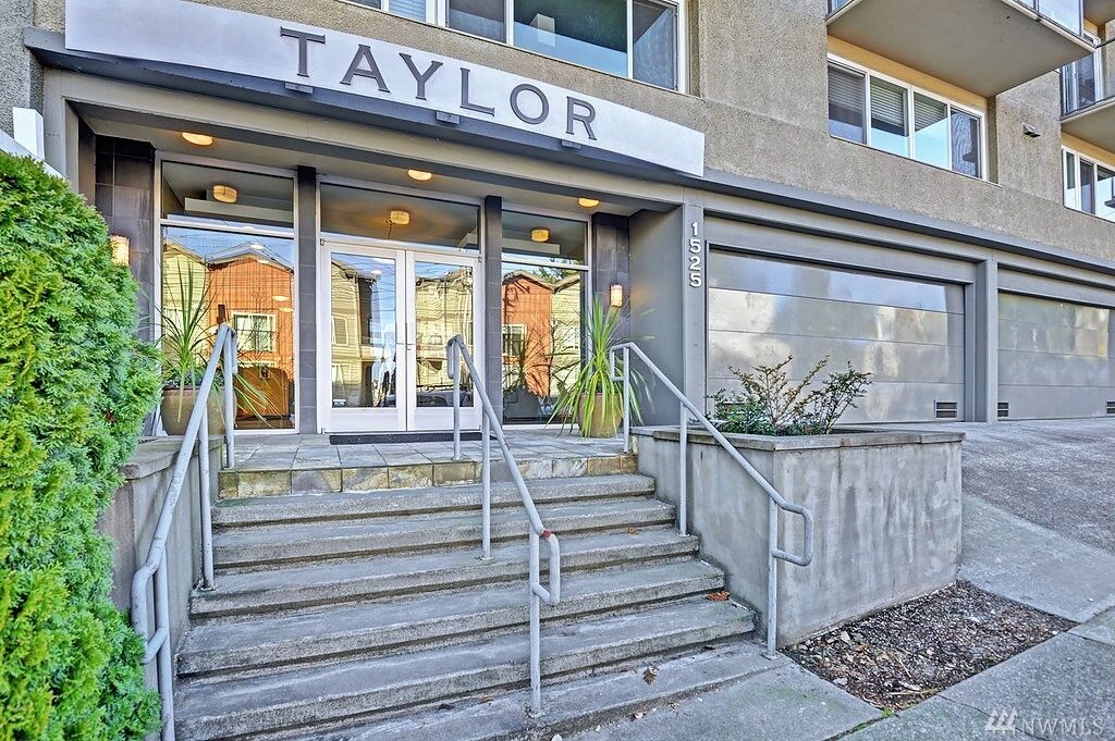 Property Photo: 1525 Taylor Ave N 204 WA 98109