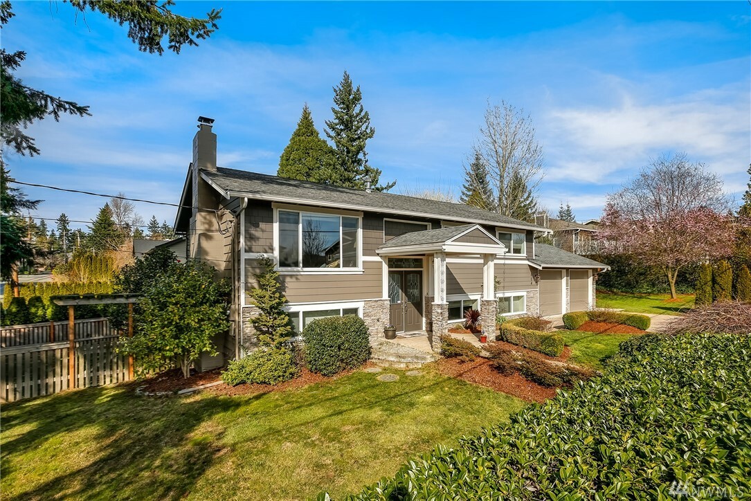 Property Photo:  604 9th Ave  WA 98033 