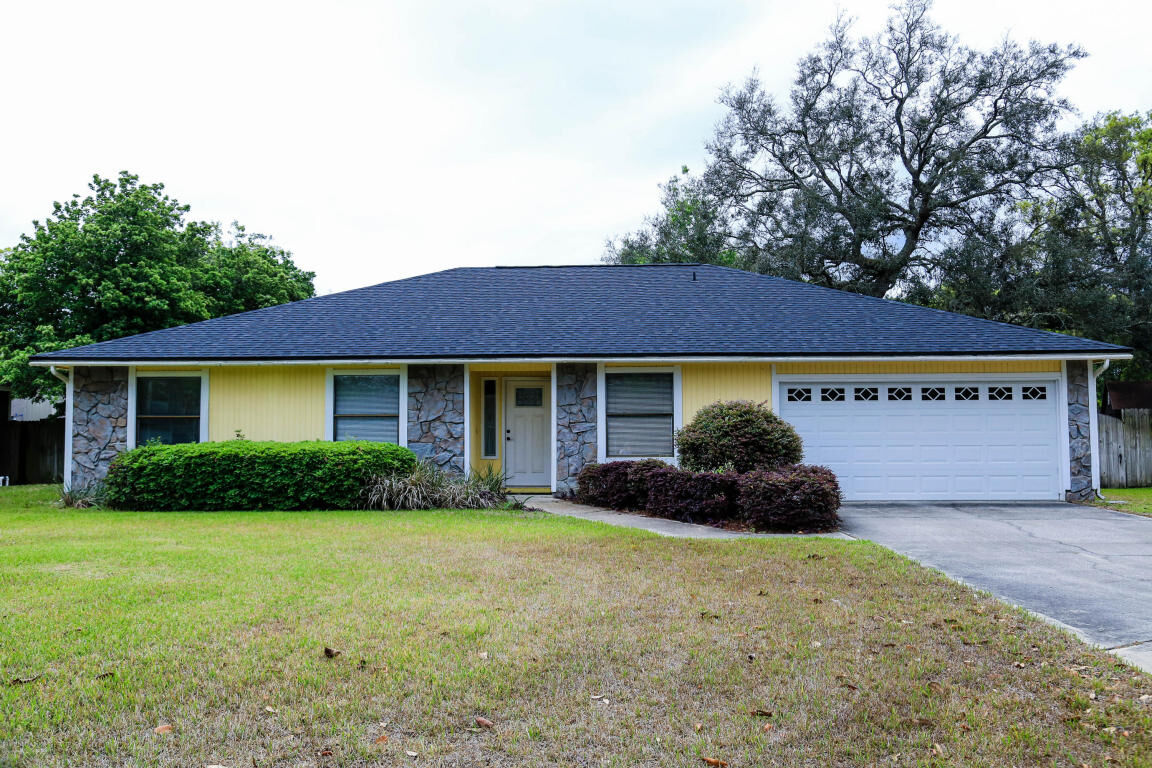 Property Photo: 5228 Gathering Oaks Court W FL 32258