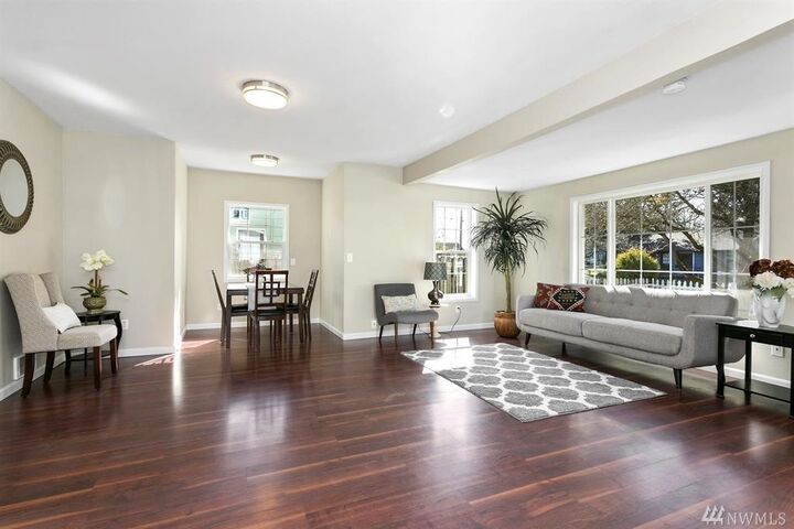 Property Photo:  811 Baird St  WA 98290 