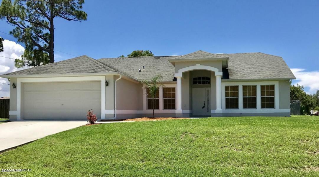 Property Photo:  1508 Elmhurst Circle SE  FL 32909 