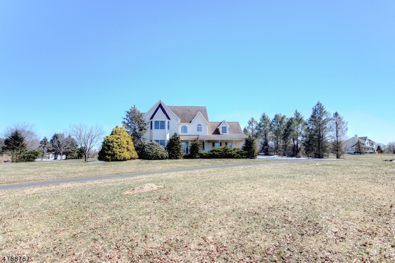 Property Photo:  5 Maple Springs Rd  NJ 08867 