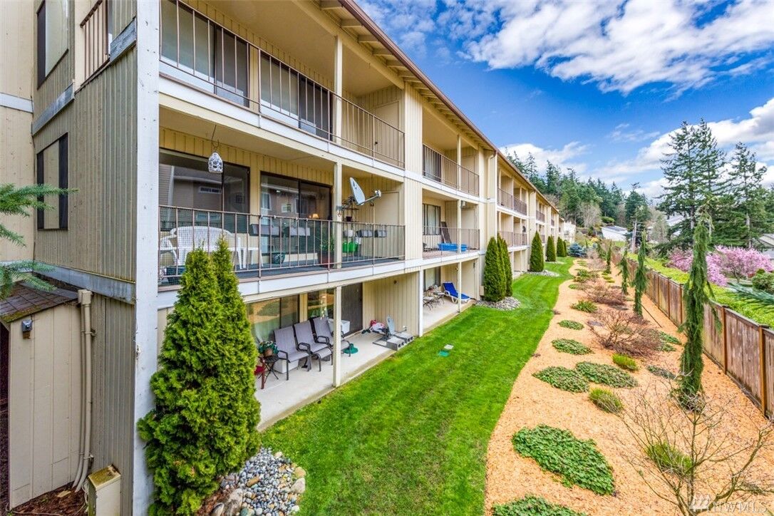 Property Photo:  26425 Pennsylvania Ave NE A-35  WA 98346 