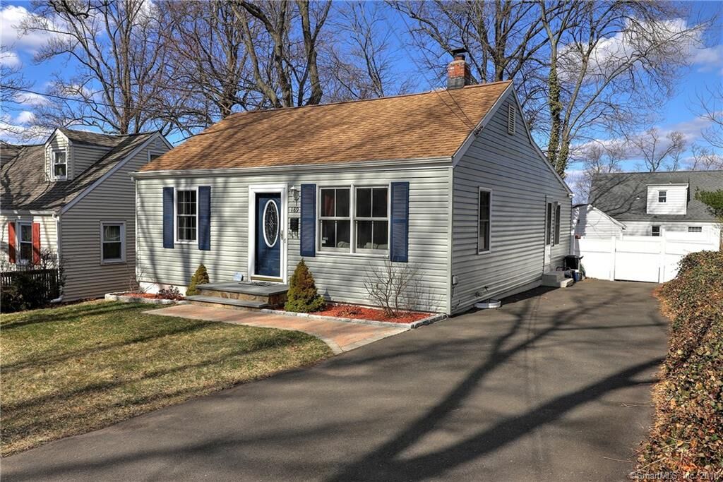 Property Photo:  189 Laurel Street  CT 06516 