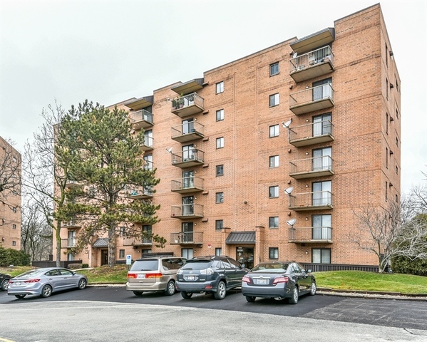 Property Photo: 6000 Lake Bluff Drive 402 IL 60477