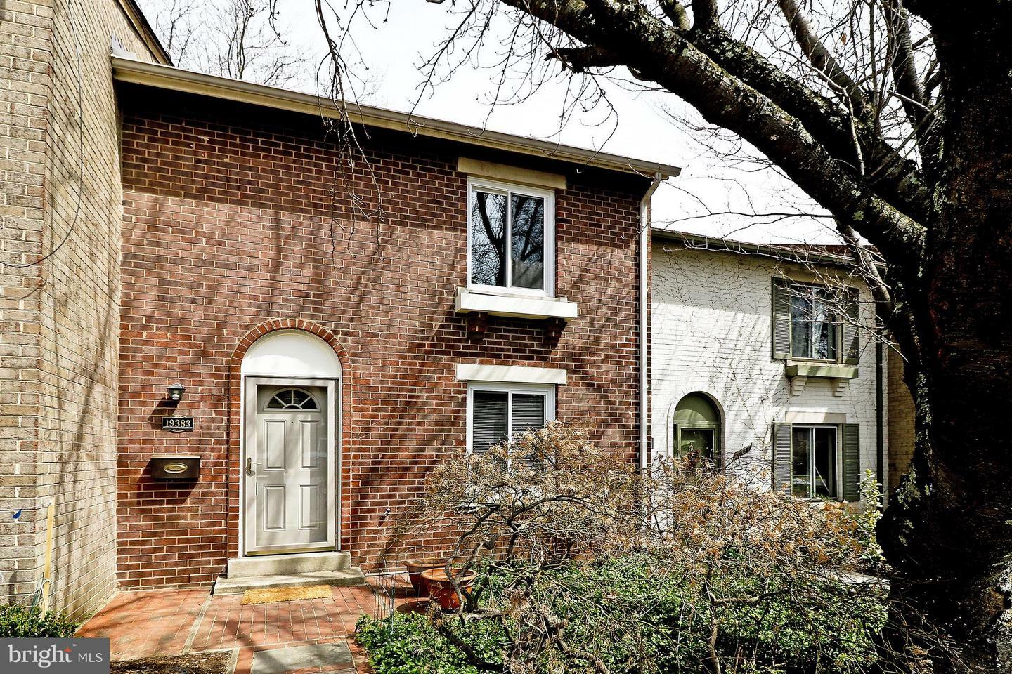 Property Photo: 19383 Keymar Way MD 20879