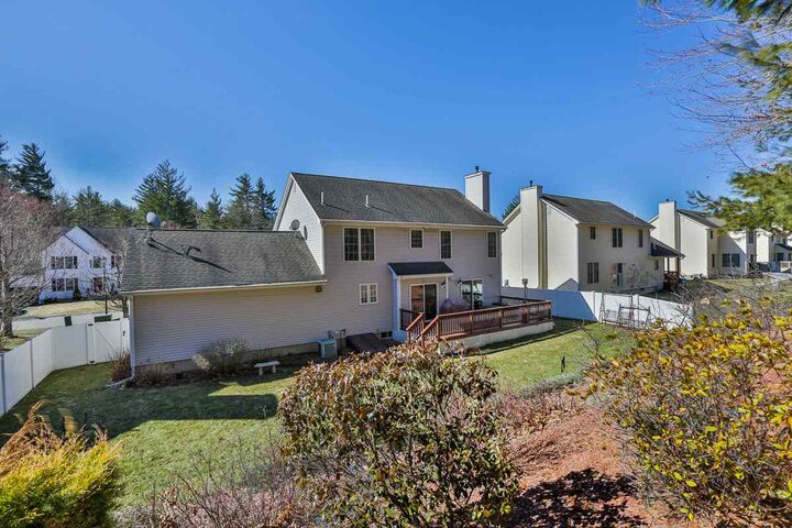 Property Photo: 40 Cherrywood Drive NH 03062