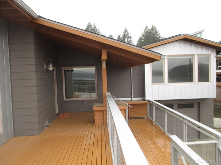 Property Photo:  2423 Island Dr NW  WA 98502 