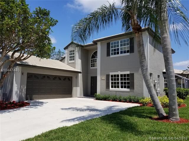 Property Photo: 10675 Pebble Cove Ln FL 33498