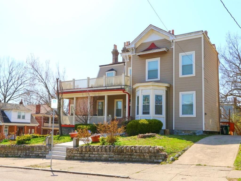 Property Photo: 2303 Kemper Lane OH 45206