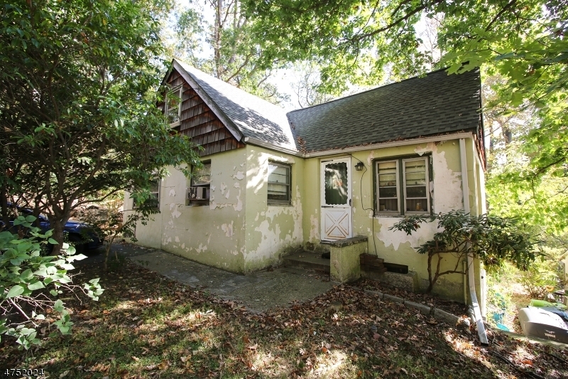 Property Photo:  156 Florence Ave  NJ 07834 