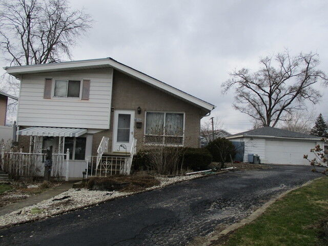 Property Photo:  14922 Mission Court  IL 60452 