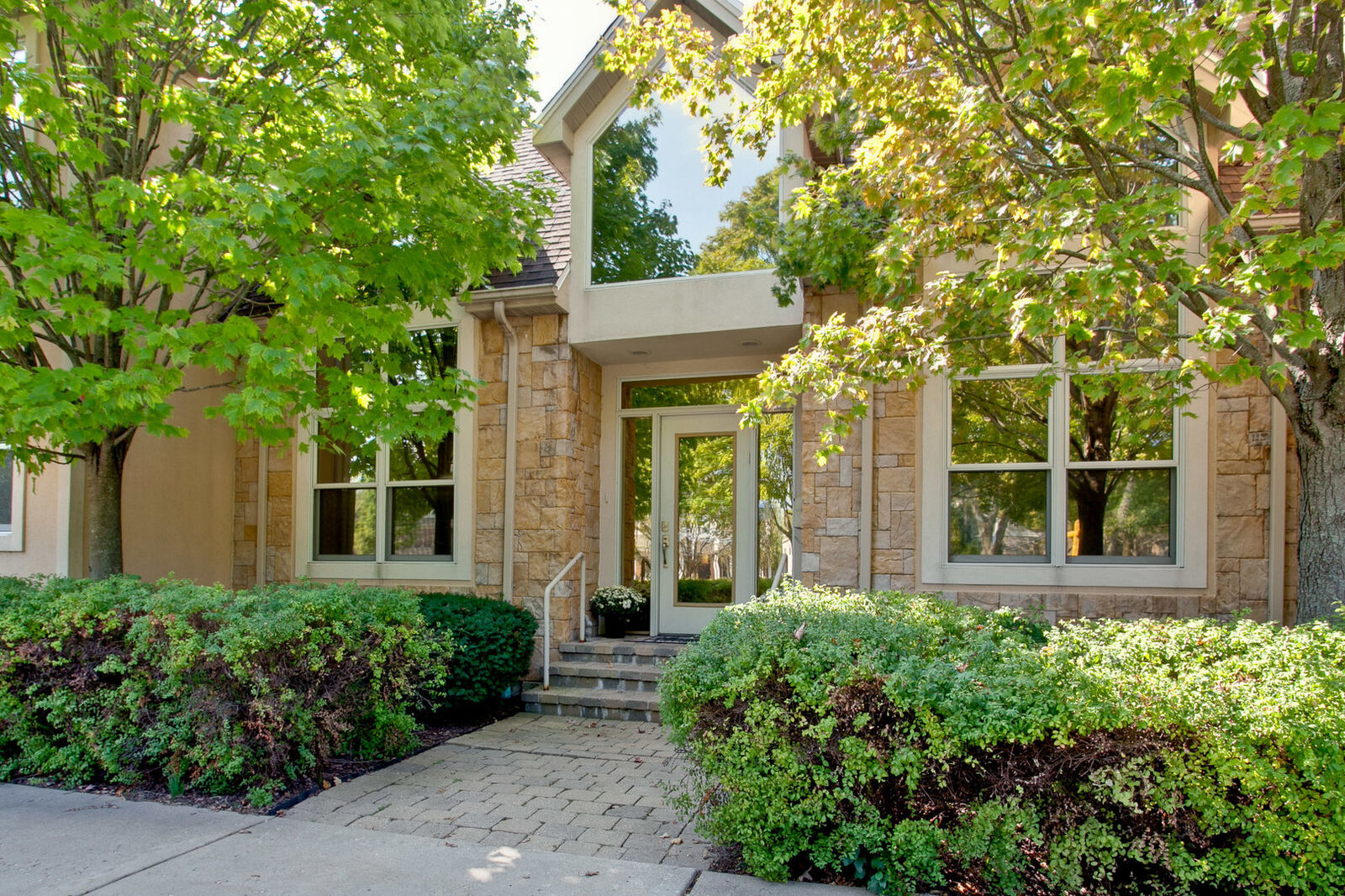 Property Photo:  1380 Eastwood Avenue  IL 60035 