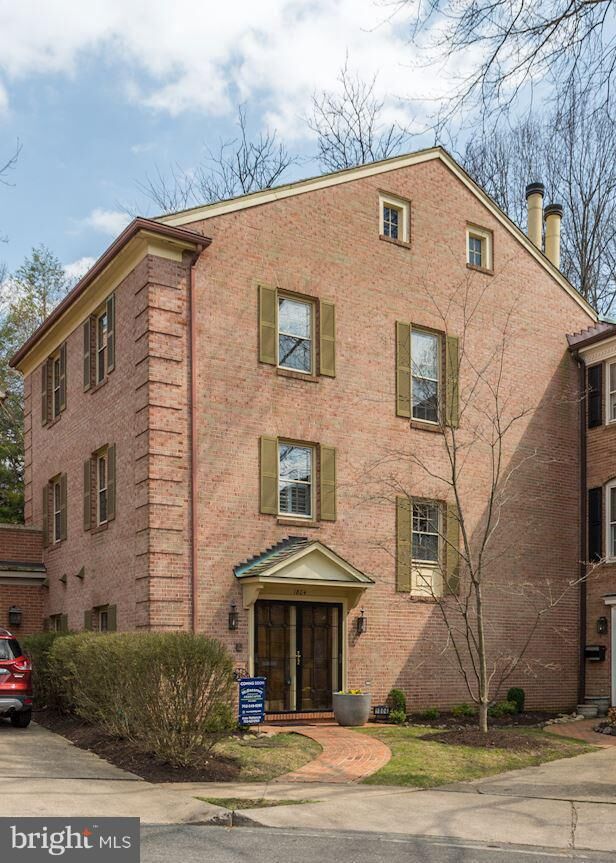 Property Photo: 1804 24th Street S VA 22202