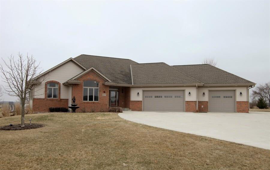 Property Photo: 6829 Southview Cir WI 53090