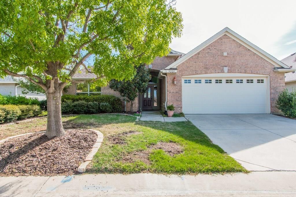 Property Photo: 9221 Perimeter Street TX 76207