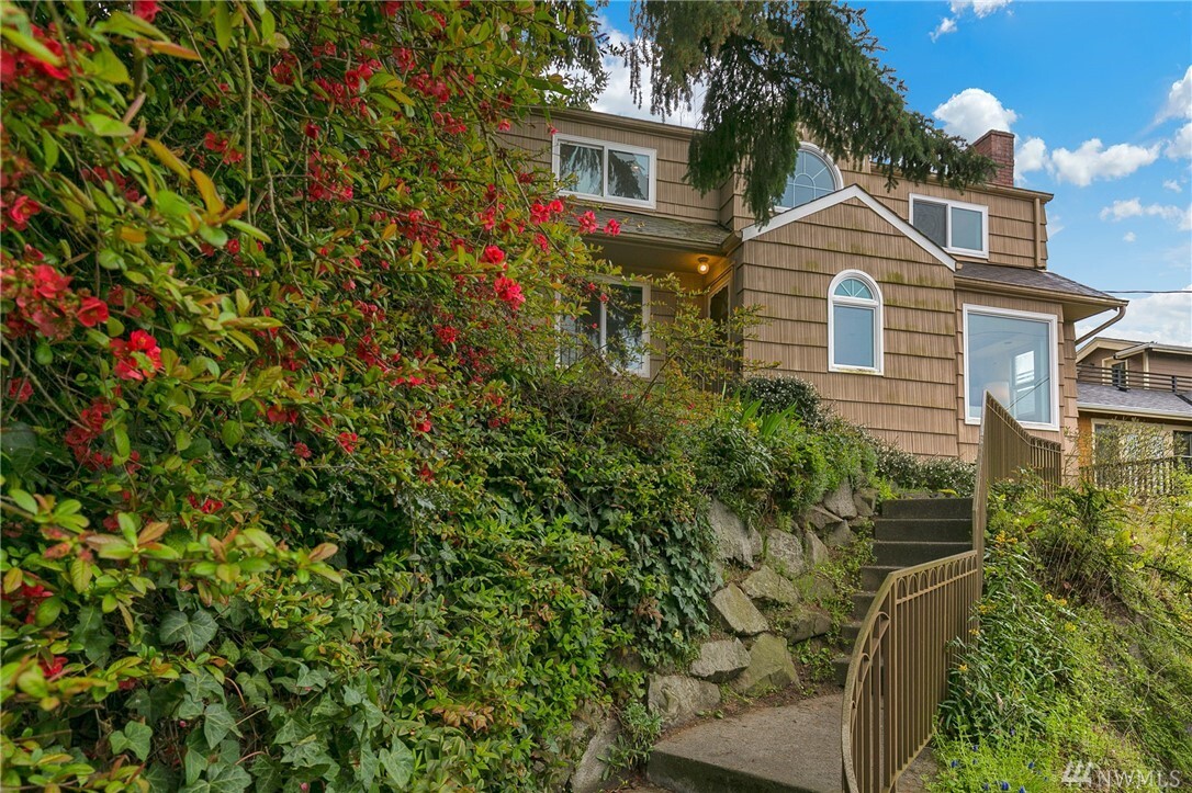 Property Photo:  731 W Florentia Place  WA 98119 