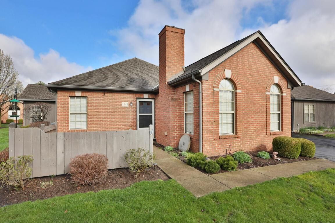 Property Photo: 2545 Trotterslane Drive OH 43235