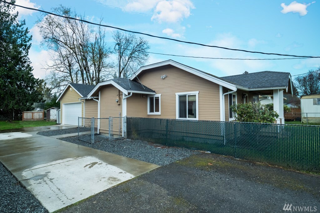 Property Photo:  5814 Grove St  WA 98270 