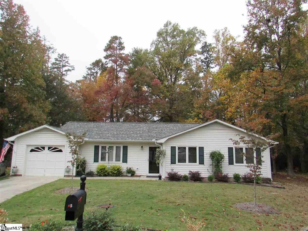 Property Photo: 5 Woodcove Court SC 29615