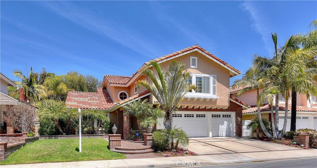 Property Photo:  28871 Greenacres  CA 92692 