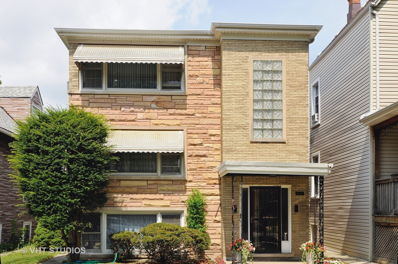Property Photo: 4930 Waveland Avenue IL 60641