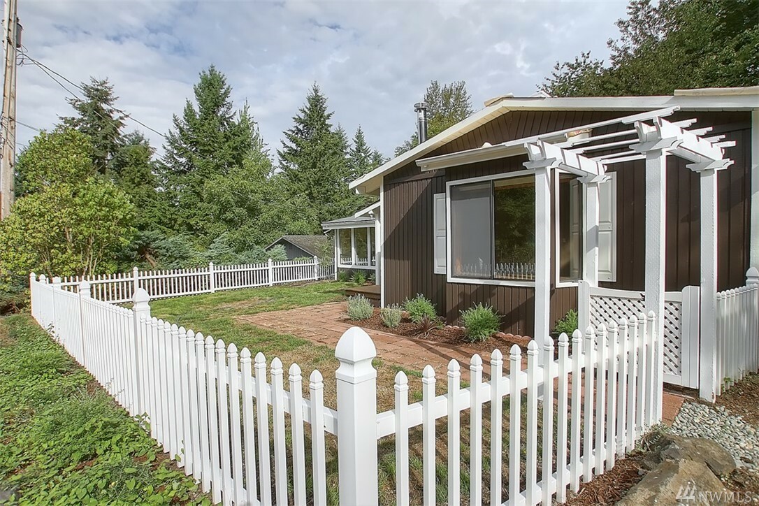 Property Photo:  320 SE Donnelly Lane  WA 98027 