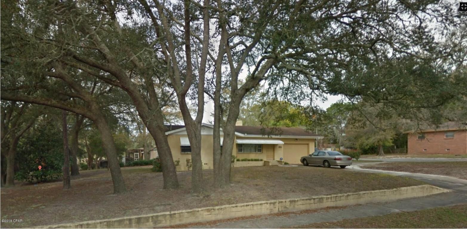 Property Photo: 811 Bay Avenue FL 32401