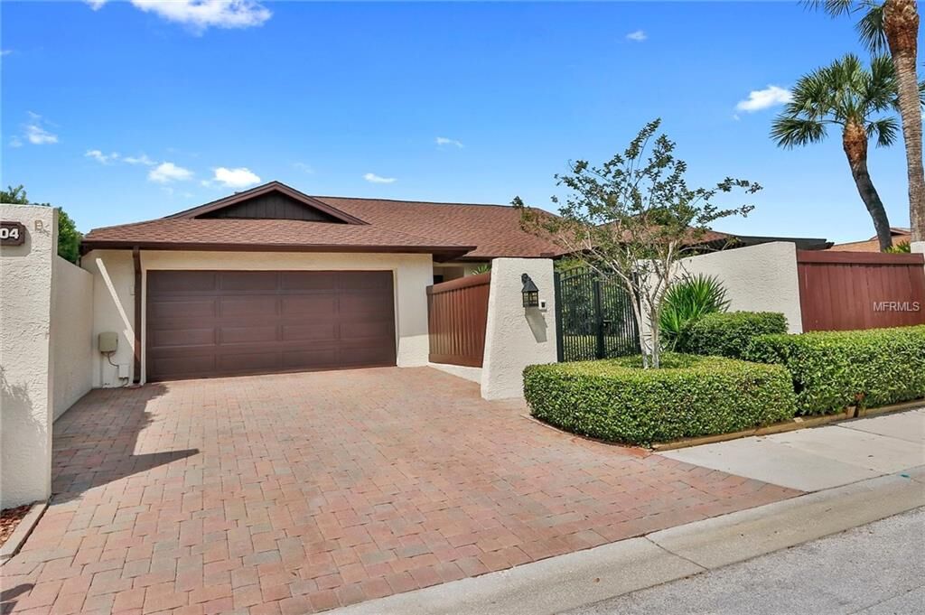 Property Photo:  13504 Avista Drive  FL 33624 