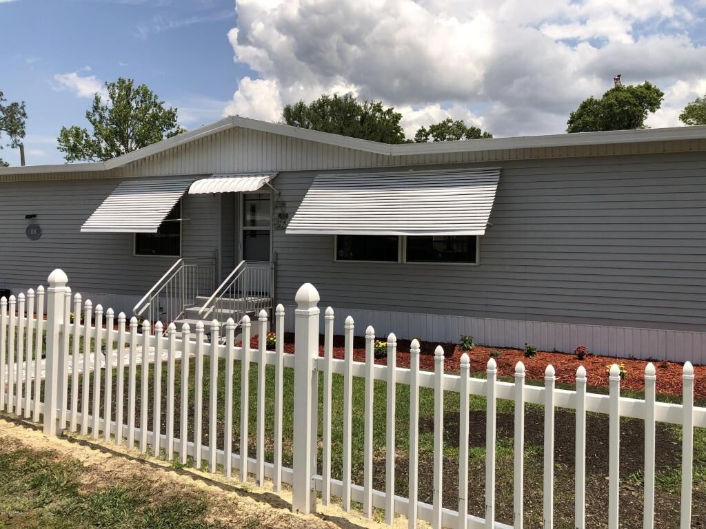 Property Photo: 110 Mulberry Street FL 32189