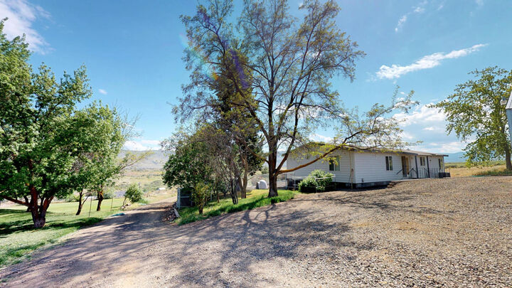 Property Photo:  133 Mini Pines Rd  WA 98903 