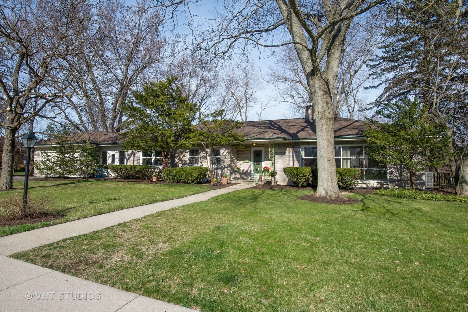 Property Photo:  1111 Oxford Road  IL 60015 