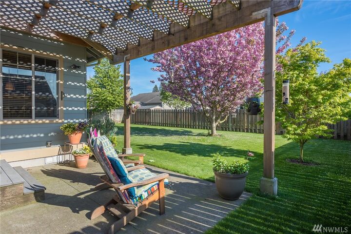 Property Photo: 1425 Myers Dr WA 98248