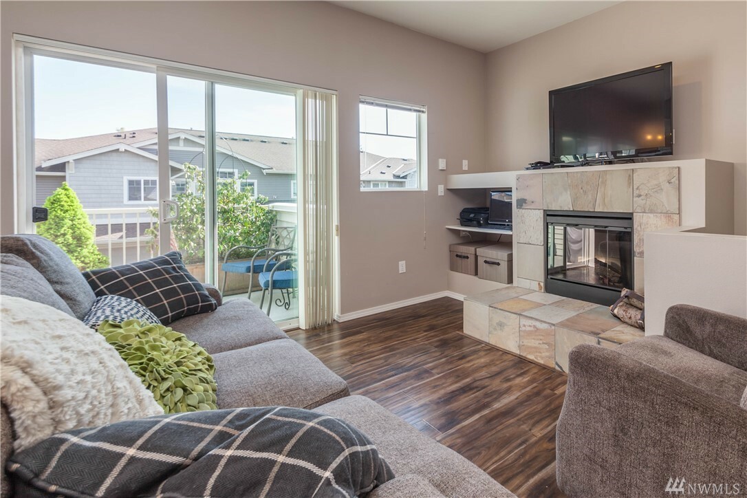 Property Photo: 1031 61st St SE 104 WA 98092
