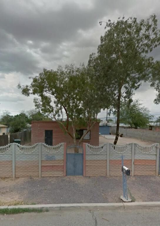 Property Photo:  418 W Dakota Street  AZ 85706 