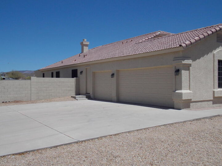 Property Photo: 38520 N 12th Street AZ 85086