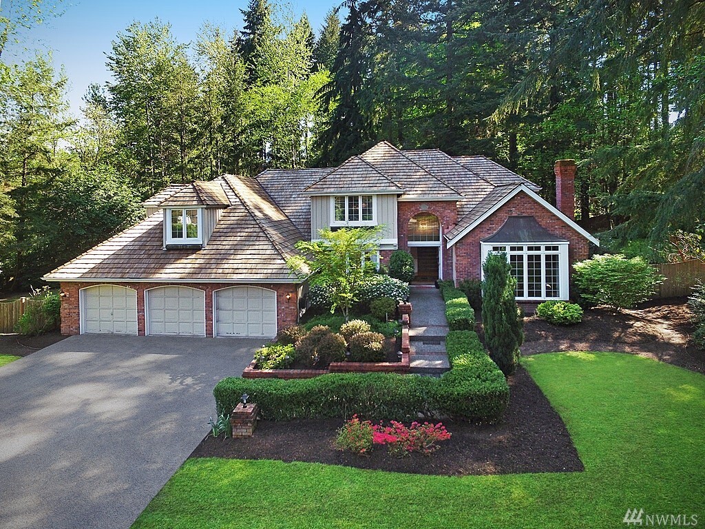 Property Photo: 10136 215th Ct NE WA 98053