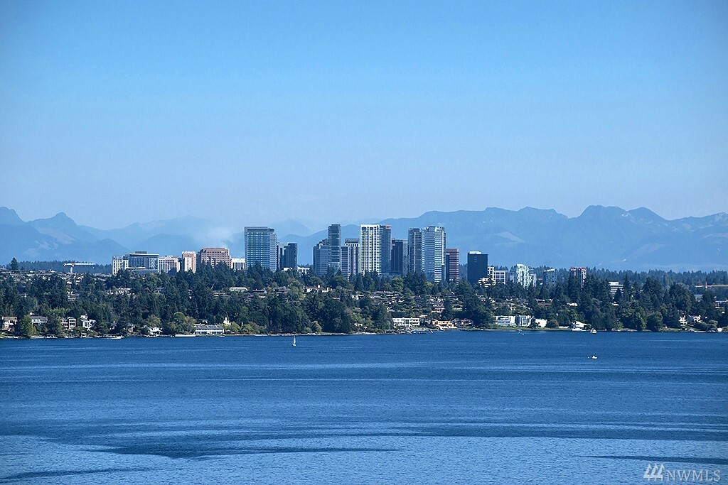 Property Photo: 1130 Grand Ave WA 98122