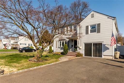 Property Photo:  520 Richfield Avenue  NJ 07033 