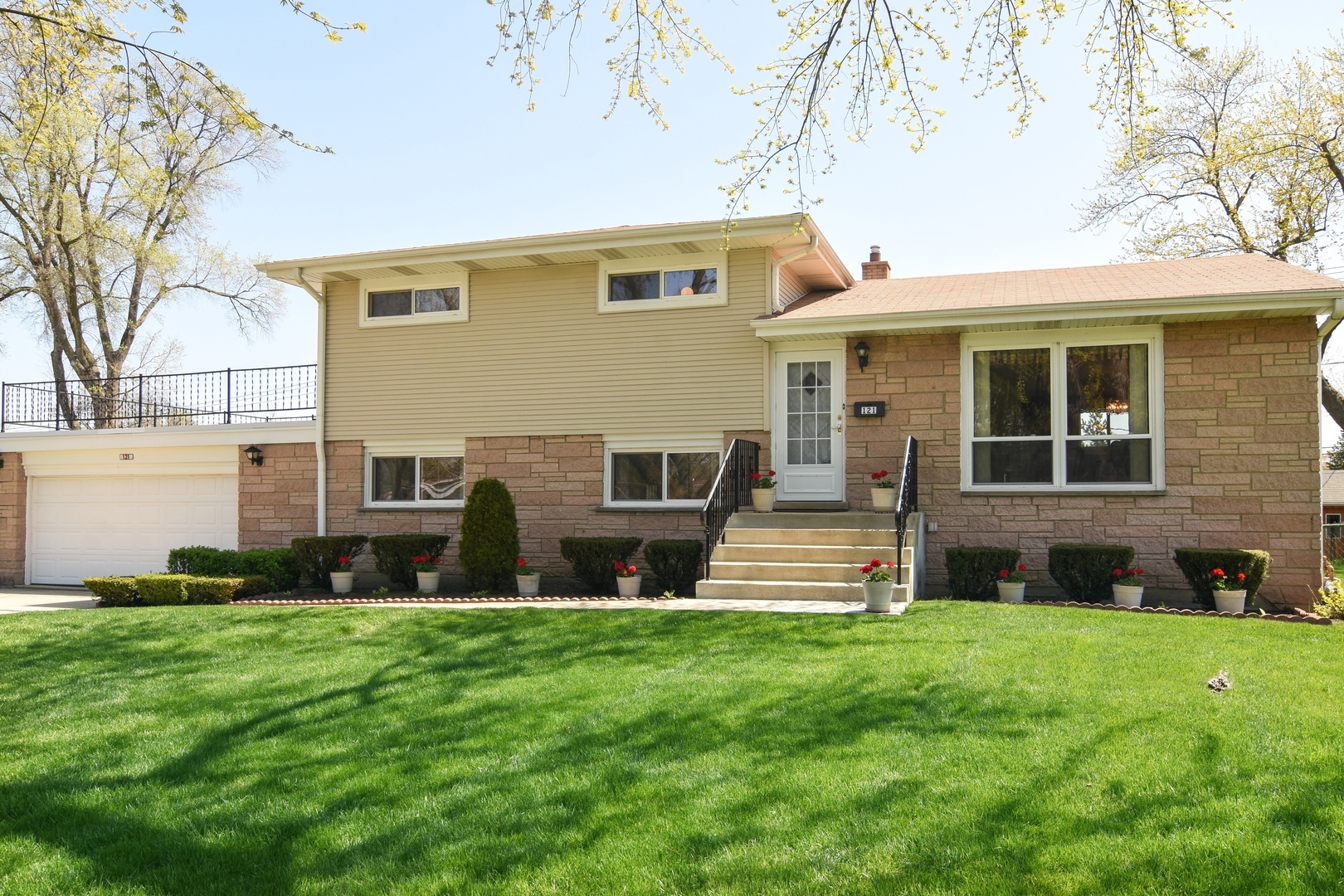 Property Photo: 121 Stacy Court IL 60025