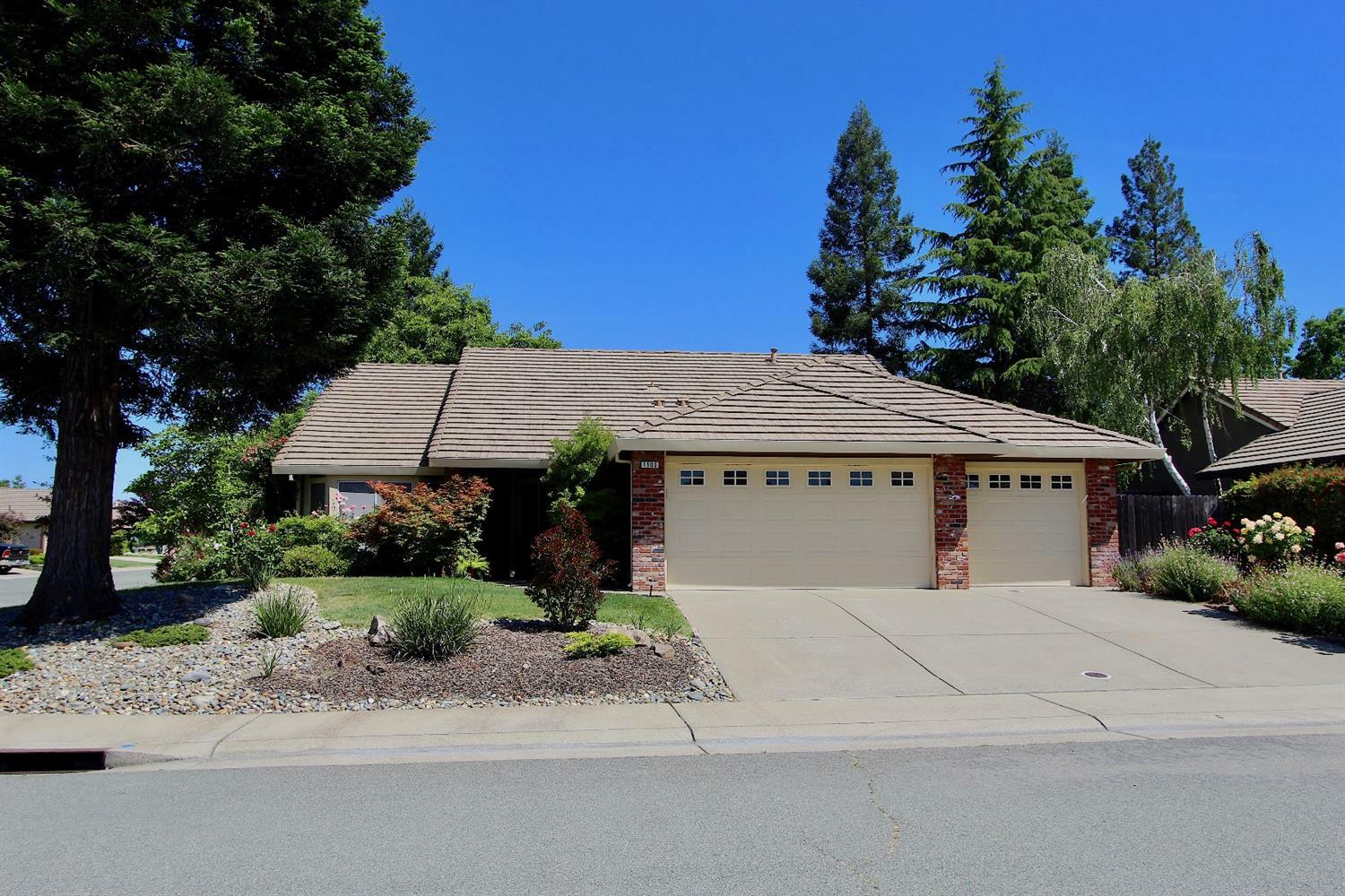 Property Photo: 1503 Dickinson Drive CA 95747