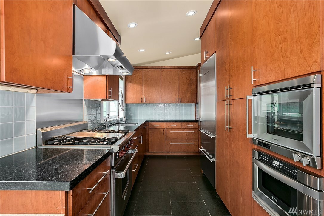 Property Photo: 19616 4 Ave NW WA 98177