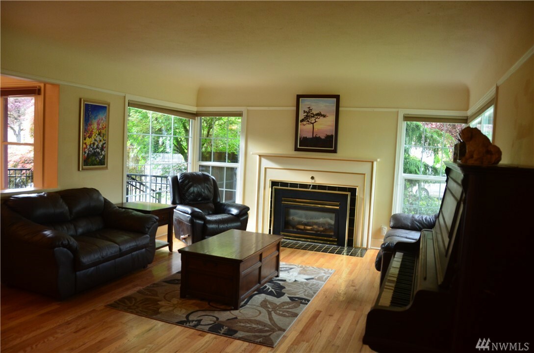 Property Photo:  1339 24th Ave  WA 98632 