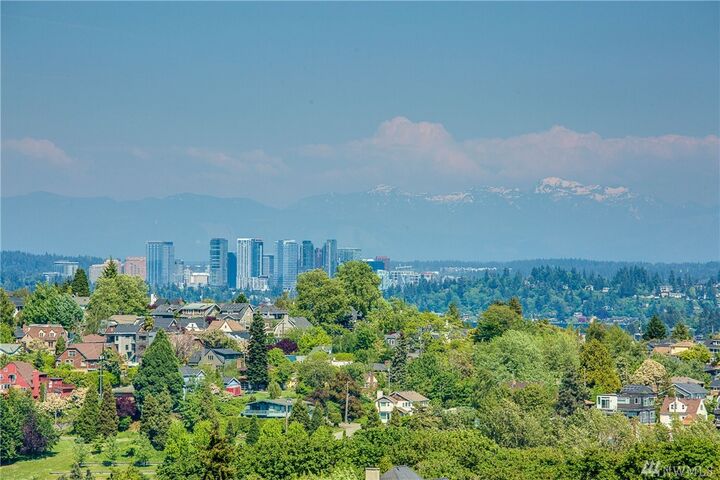 Property Photo:  1812 S McClellan St  WA 98144 