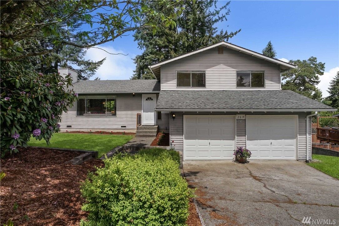 Property Photo: 2614 SE 16th St WA 98058