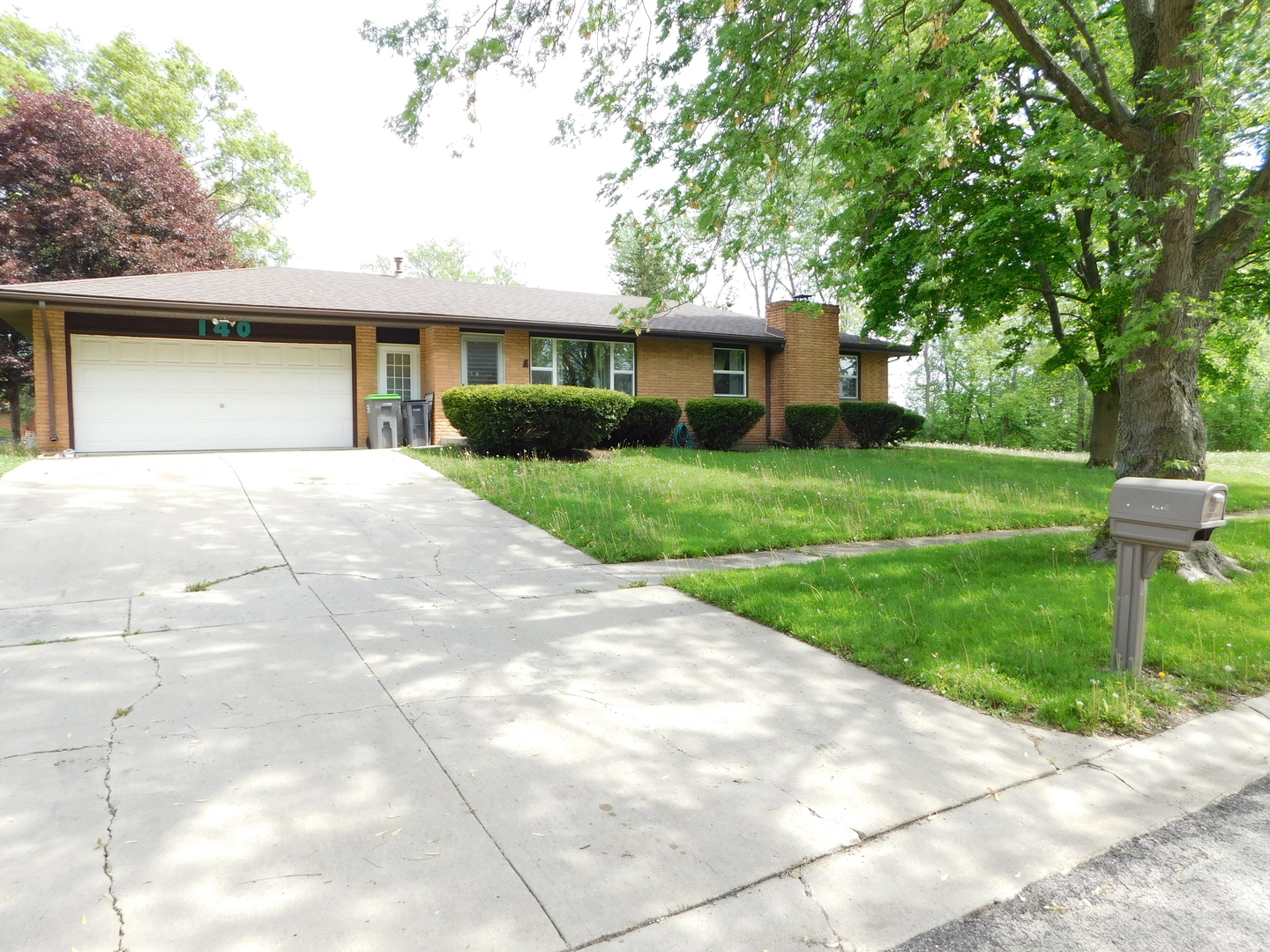 Property Photo:  140 Neil Road  IL 60554 