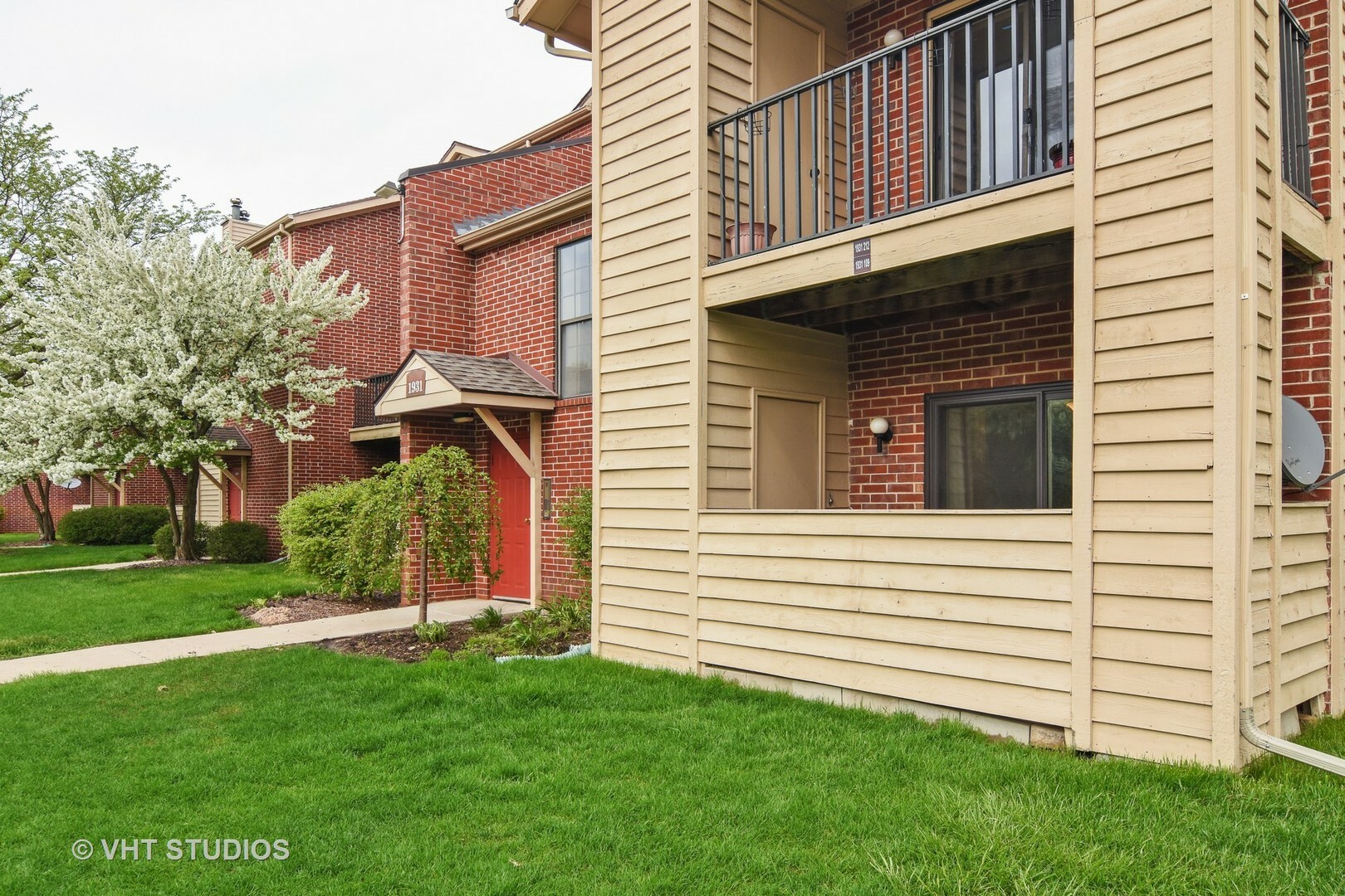 Property Photo: 1931 Hicks Road 109 IL 60074