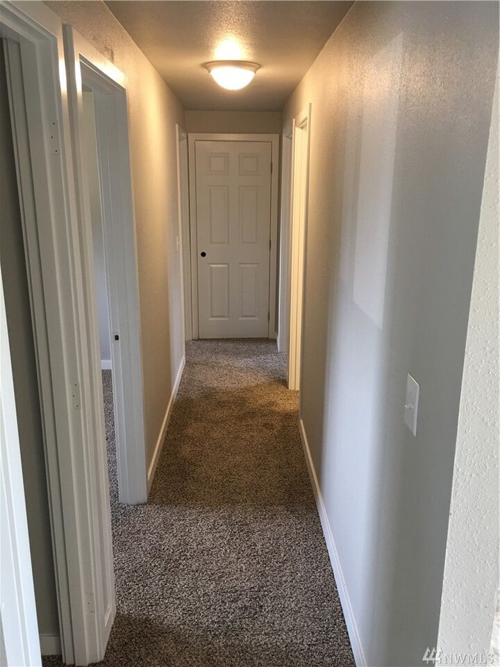 Property Photo:  702 Alexander St  WA 98284 