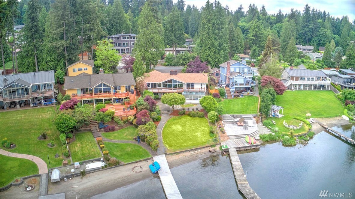 Property Photo:  4030 W Lake Sammamish Pkwy SE  WA 98008 