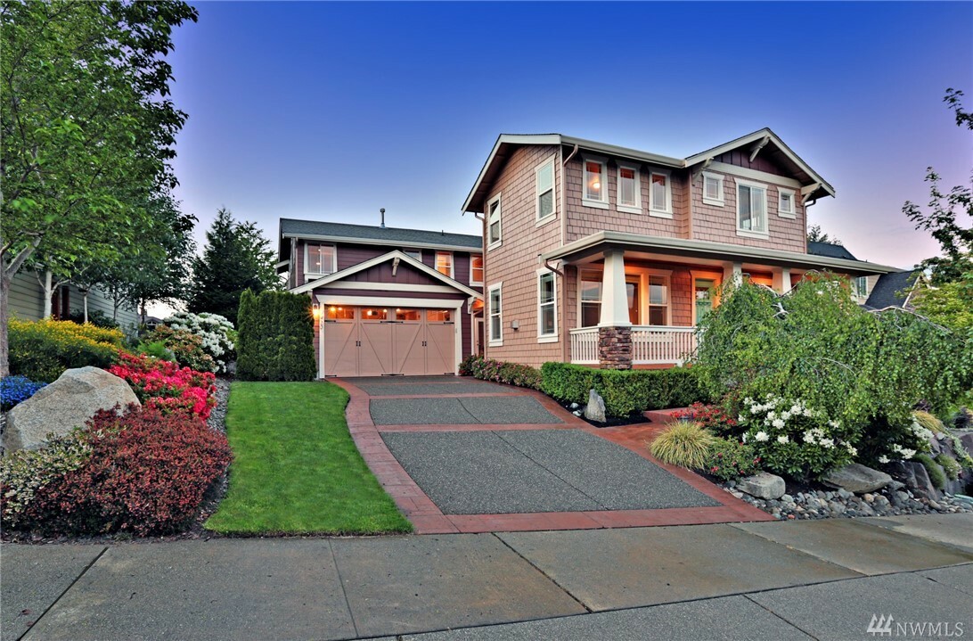 Property Photo: 7420 Pinnacle Place SE WA 98065